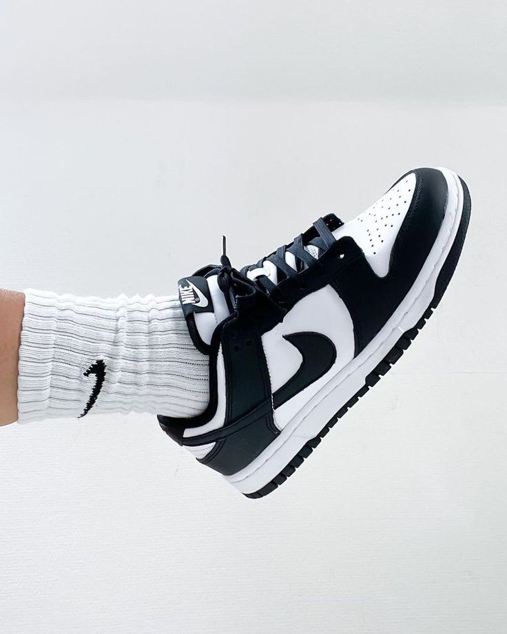 NIKE DUNK LOW PANDA