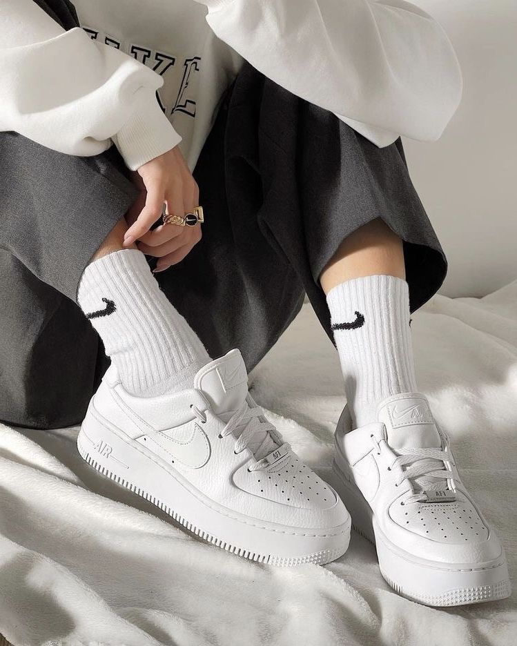 NIKE AIR FORCE 1 WHITE