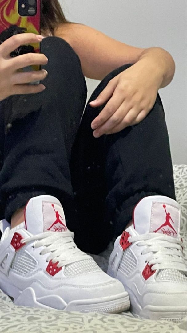 JIRDAN 4 MATALIC RED