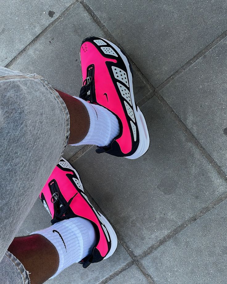 NIKE SNDR PINK