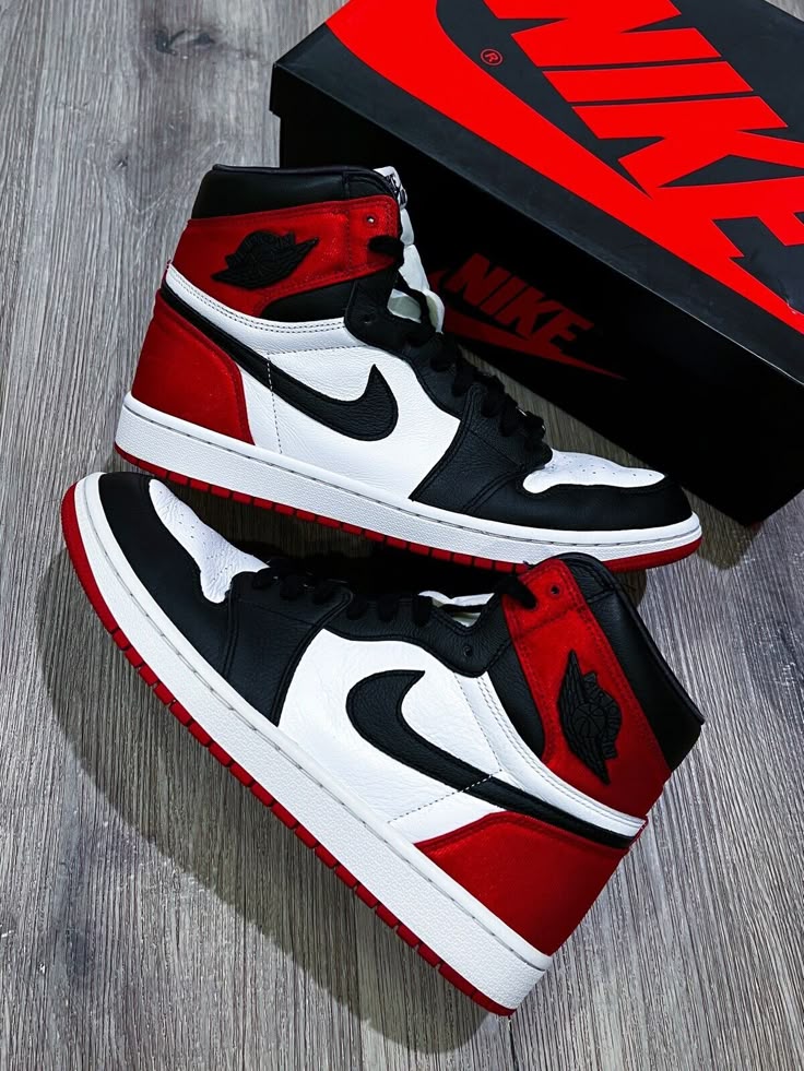 JORDAN 1 RETRO HIGH