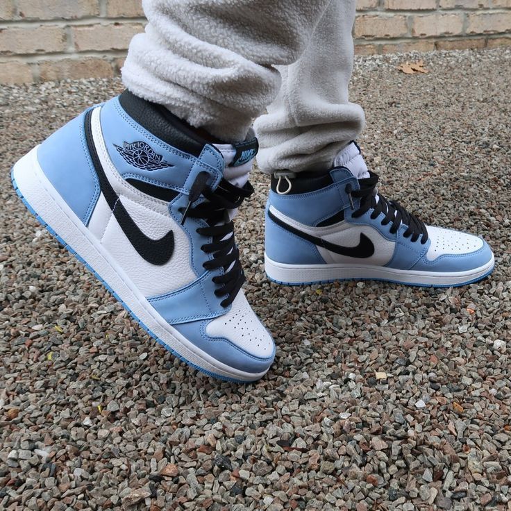 AIR JORDAN 1 UNIVERSITY BLUE