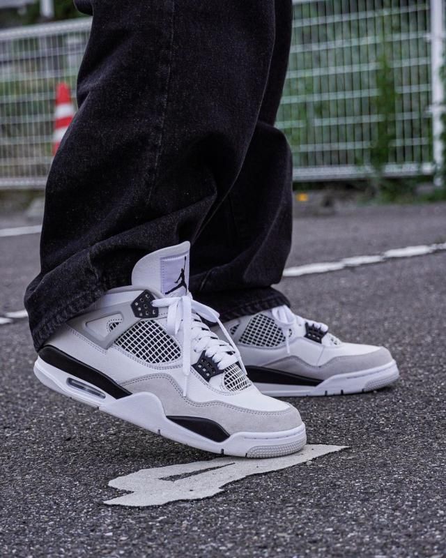 JORDAN 4 MILITARY BLACK