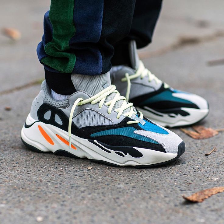 ADIDAS YEEZY RUNNER 700