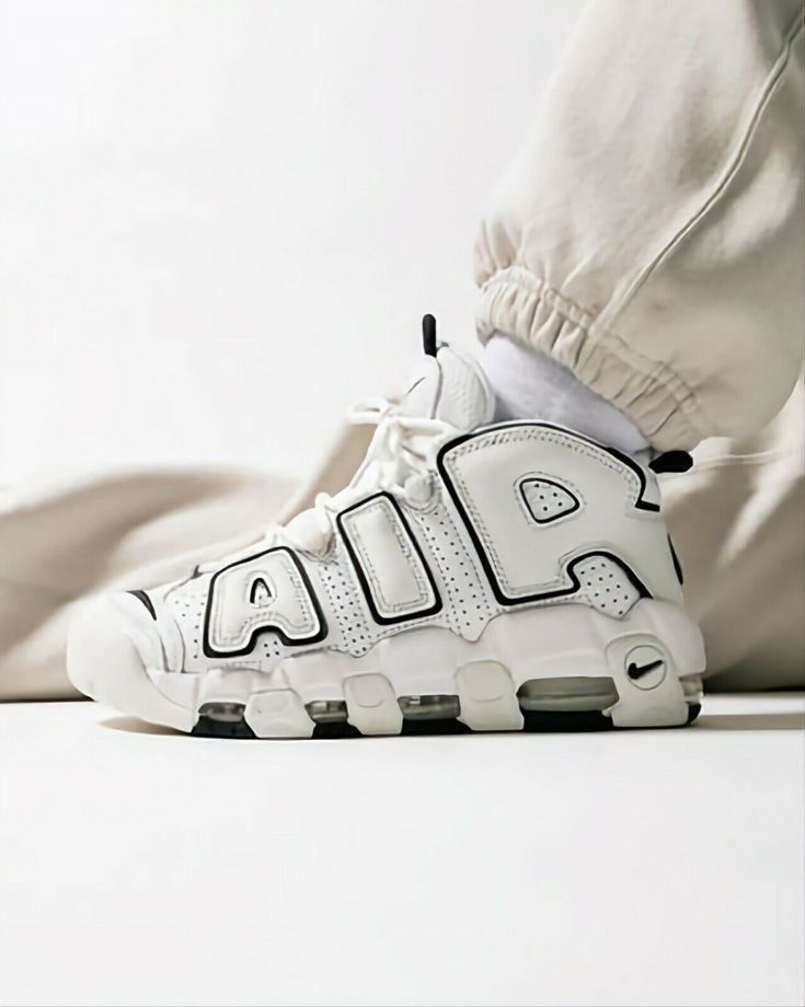 NIKE UPTEMPO WHITE