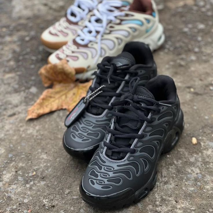 NIKE AIRMAX PLUS DRIFT BLACK
